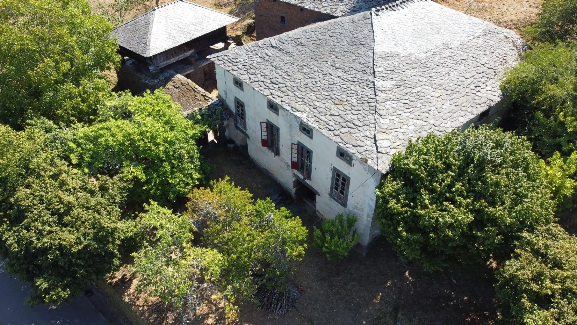 Vista exterior de Casa o xalet en venda en Allande amb Jardí privat i Balcó
