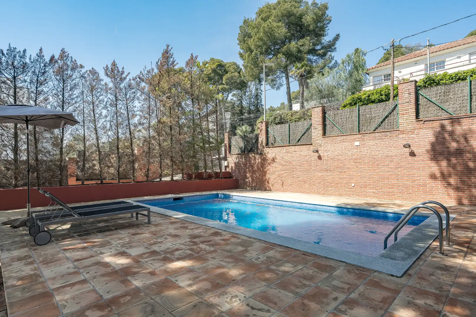 Piscina de Casa o xalet en venda en Castelldefels amb Aire condicionat, Calefacció i Jardí privat