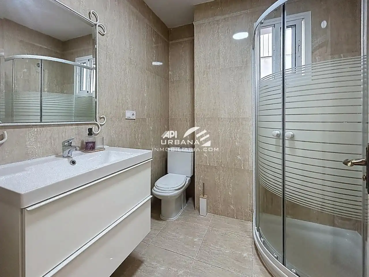 Baño de Piso en venta en Lucena con Trastero