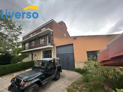 Vista exterior de Finca rústica en venda en Villaquirán de los Infantes amb Calefacció, Terrassa i Piscina