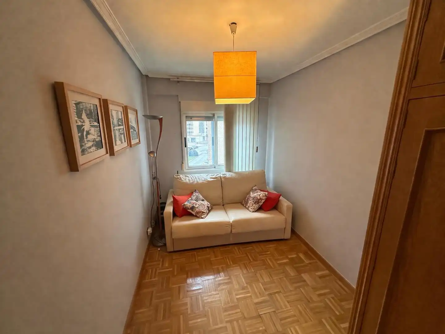 Dormitori de Apartament en venda en Burgos Capital amb Calefacció i Terrassa