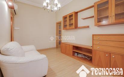 Living room of Flat for sale in  Barcelona Capital  with Air Conditioner, Heating and Parquet flooring