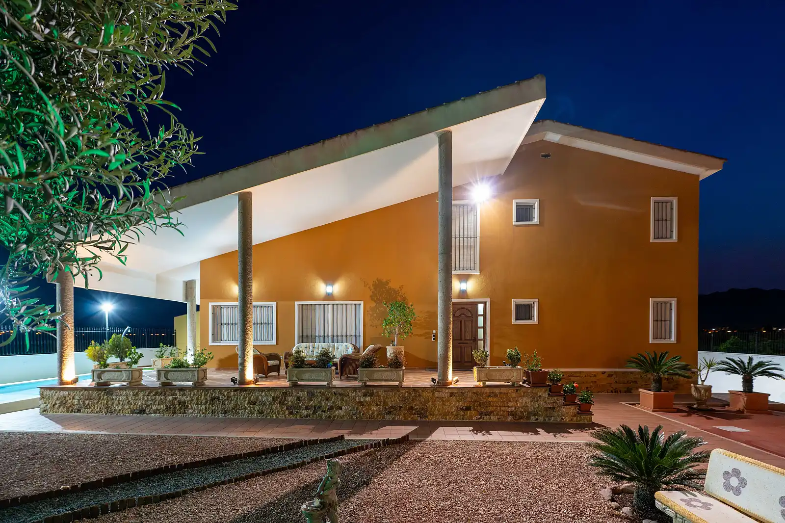 Vista exterior de Casa o xalet en venda en Orihuela amb Aire condicionat, Jardí privat i Terrassa