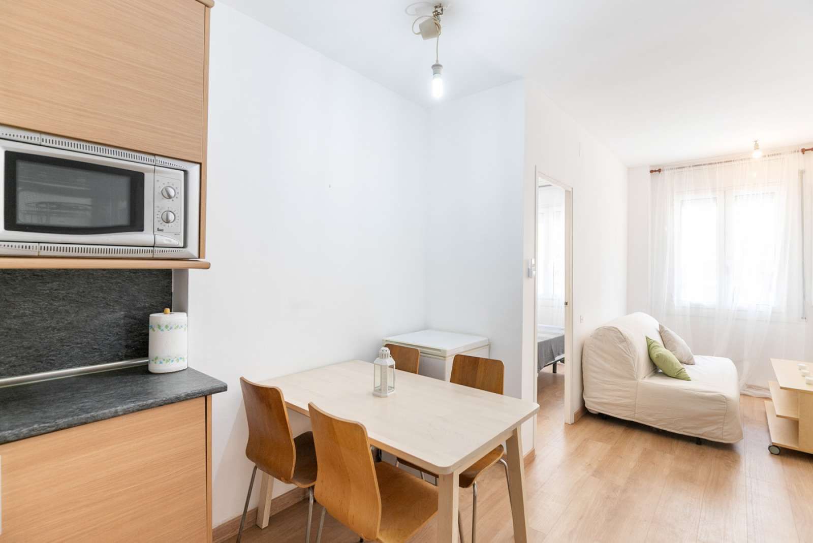 Dining room of Apartment to share in  Barcelona Capital  with Air Conditioner and Terrace