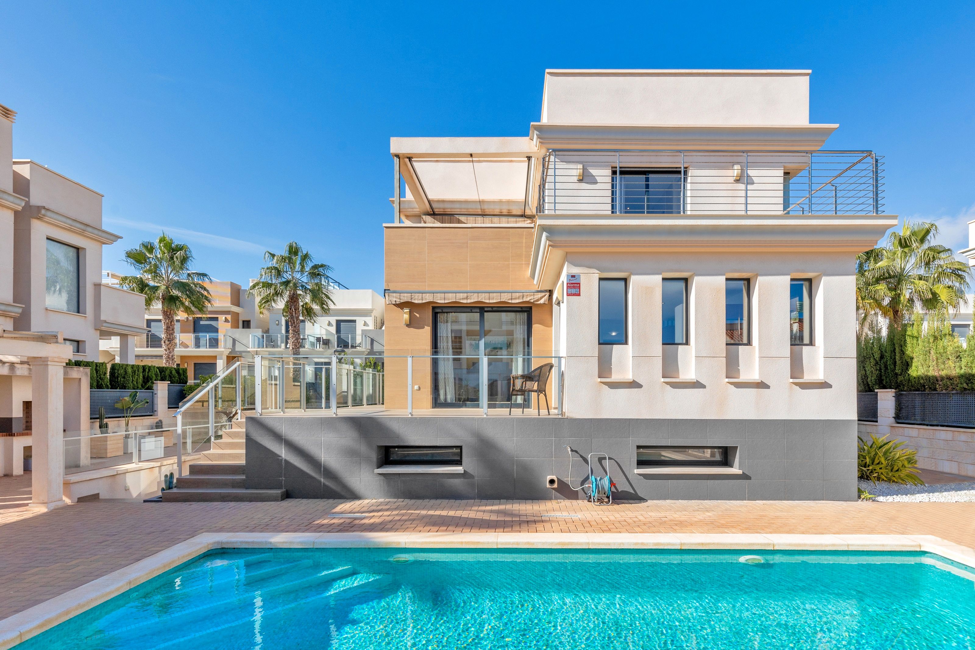 Exterior view of House or chalet for sale in Orihuela  with Swimming Pool