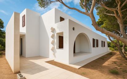 Vista exterior de Casa o xalet en venda en Ciutadella de Menorca amb Jardí privat, Terrassa i Alarma