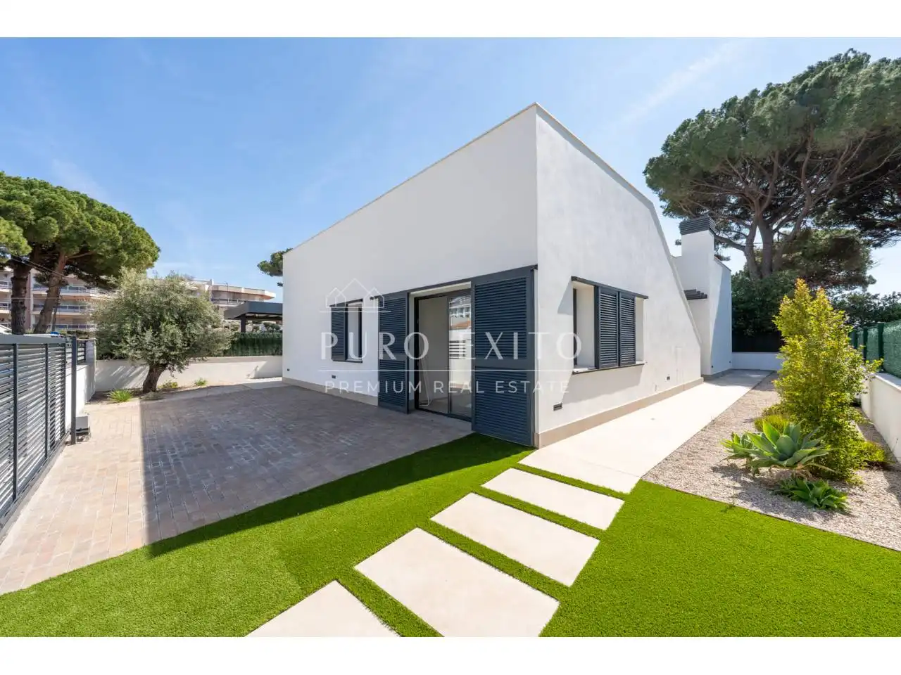 Exterior view of Houses for sale in Cambrils  with Air Conditioner, Private garden and Terrace