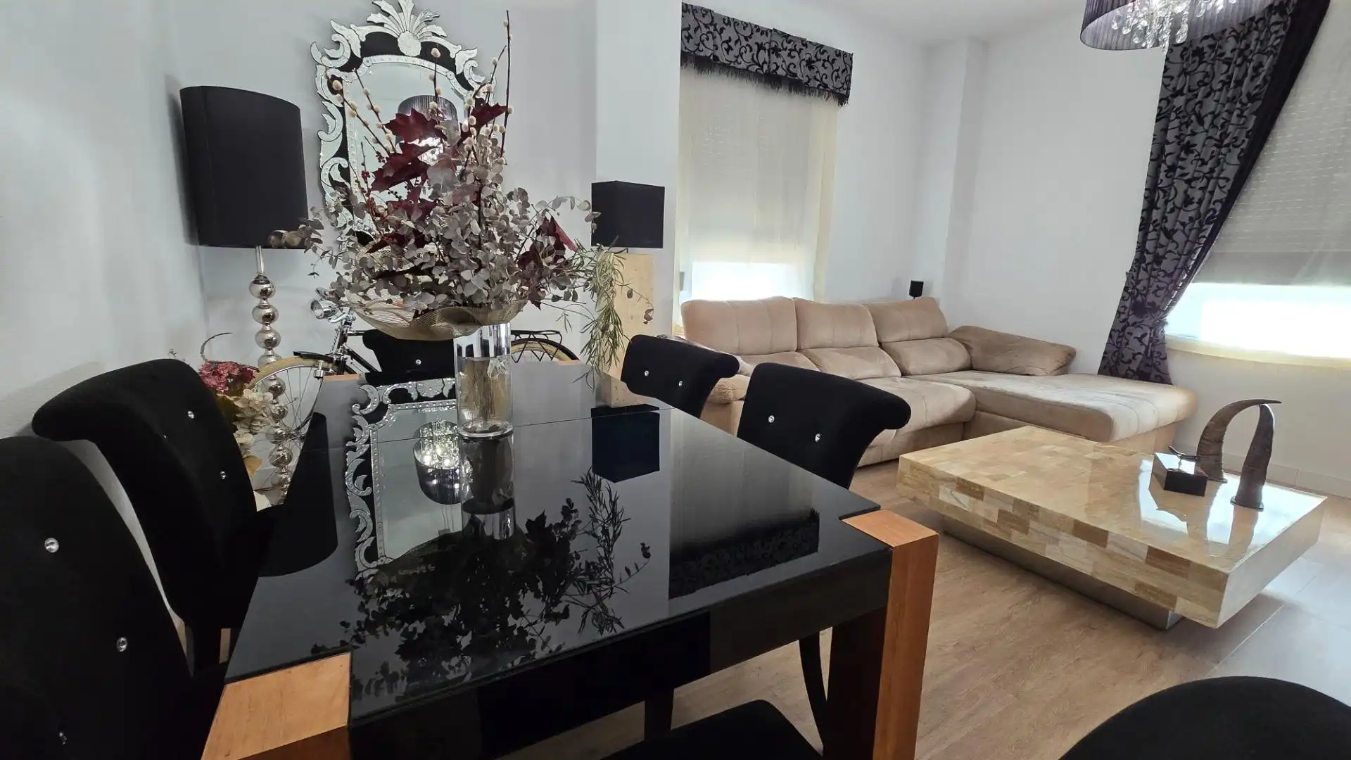 Sala de estar de Planta baja en venta en Elche / Elx con Trastero y Amueblado
