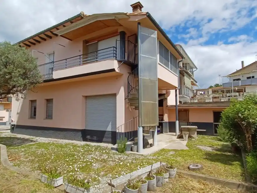 Casa a schiera con giardino in vendita a Avda. St. Jordi 226