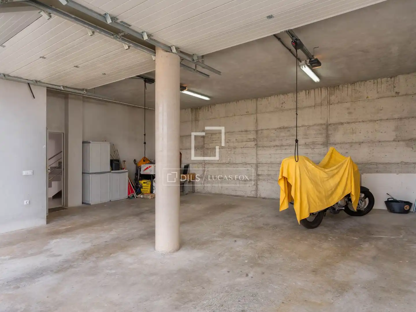 Parking of Houses for sale in Roses  with Air Conditioner, Heating and Terrace