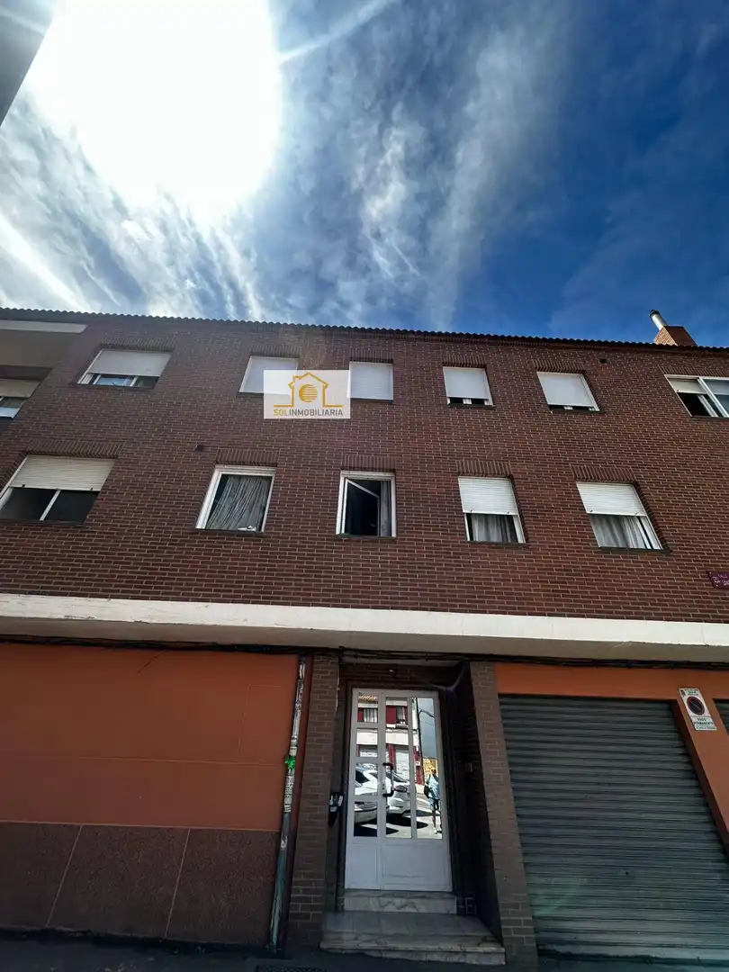 Vista exterior de Apartamento en venta en León Capital  con Calefacción, Parquet y Amueblado