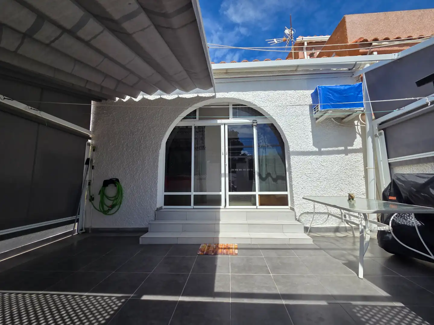 Terrasse von Einfamilien-Reihenhaus zum Verkauf in Torrevieja mit Klimaanlage, Terrasse und Abstellraum