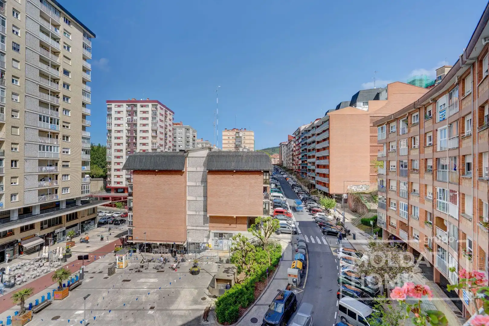 Außenansicht von Wohnung zum Verkauf in Donostia - San Sebastián  mit Heizung, Terrasse und Abstellraum
