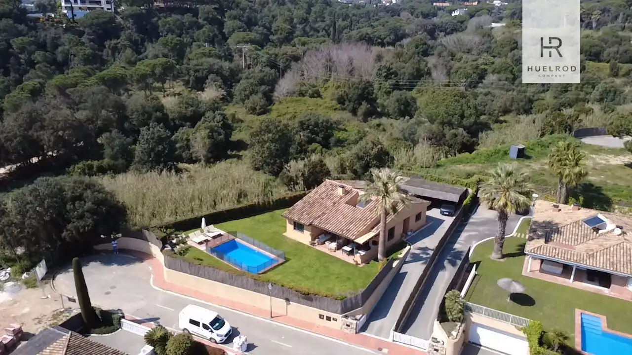 Vista exterior de Casa o xalet en venda en Sant Vicenç de Montalt amb Aire condicionat, Calefacció i Jardí privat