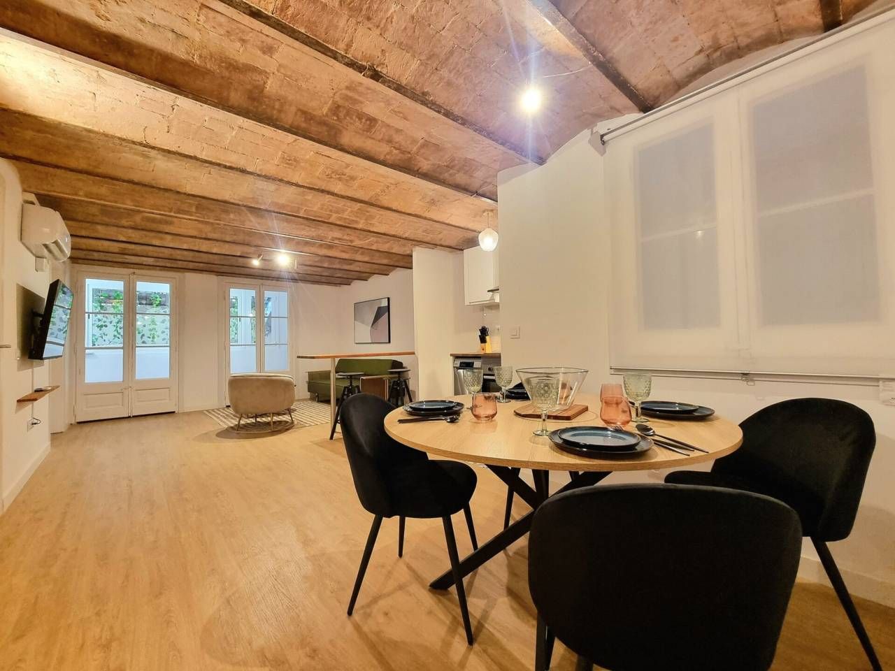 Dining room of Flat to rent in  Barcelona Capital  with Air Conditioner, Parquet flooring and Furnished