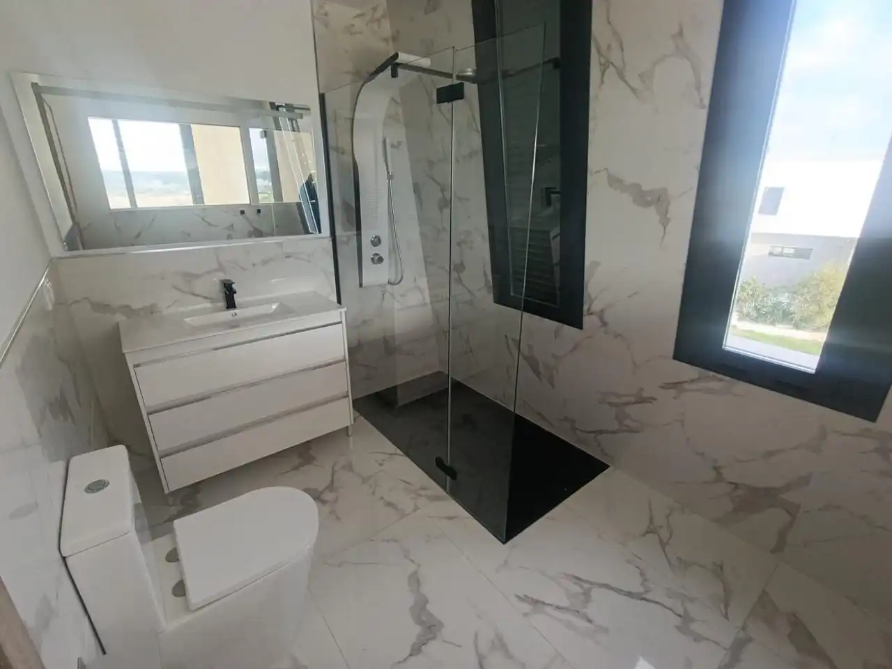 Bany de Casa o xalet en venda en Puerto Real amb Aire condicionat, Jardí privat i Terrassa
