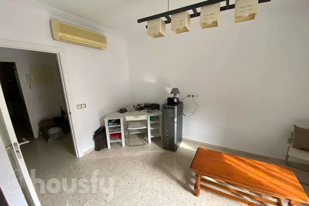Wohnung zur Miete in Sevilla mit Klimaanlage, Terrasse und Balkon