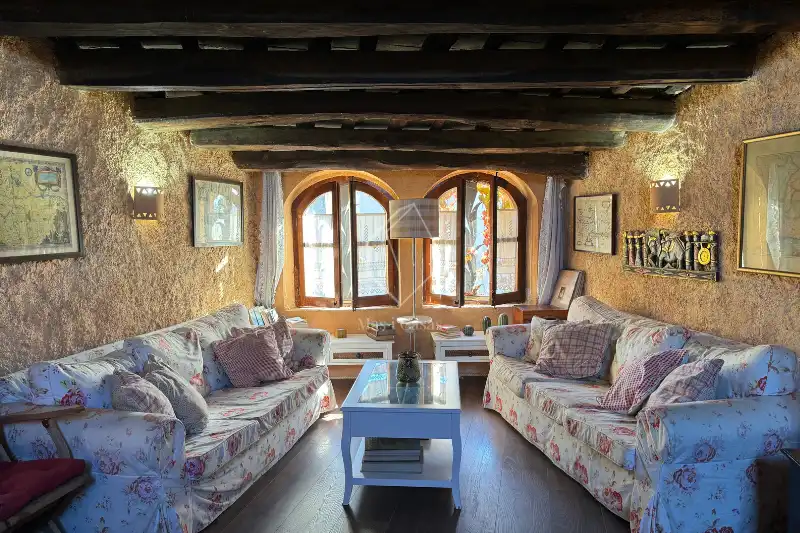 Sala d'estar de Casa o xalet en venda en La Tallada d'Empordà amb Terrassa, Traster i Piscina comunitària