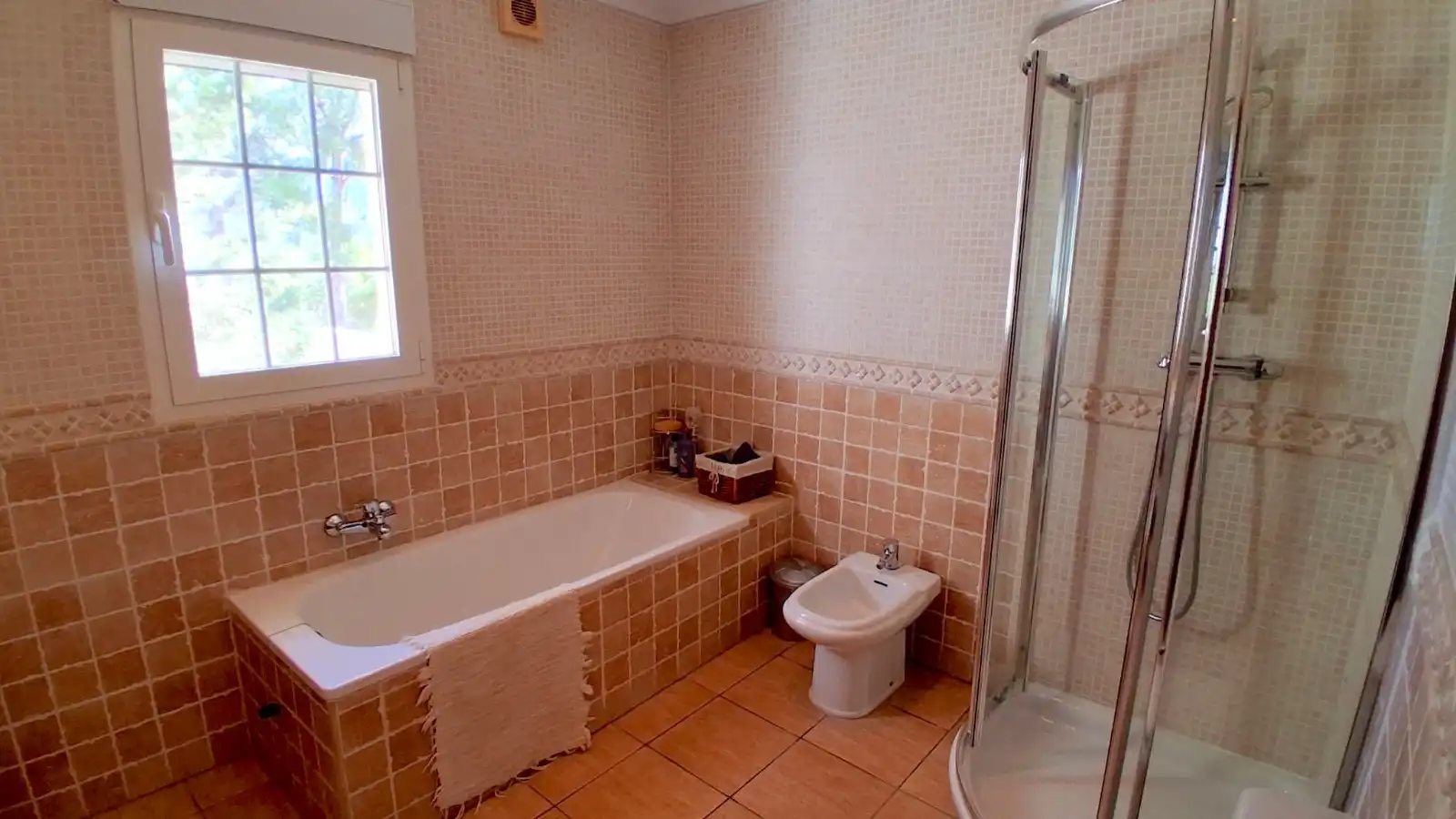 Bathroom of Houses for sale in L'Alfàs del Pi  with Air Conditioner, Heating and Private garden