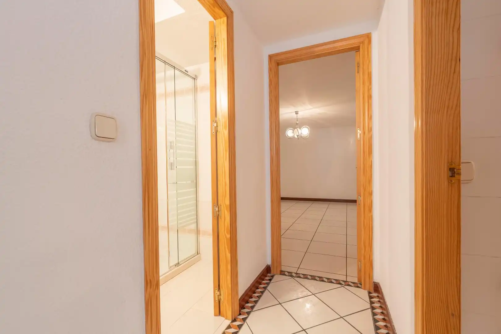 Casa aparellada amb piscina en venda a Avenida Europa, imagen 59