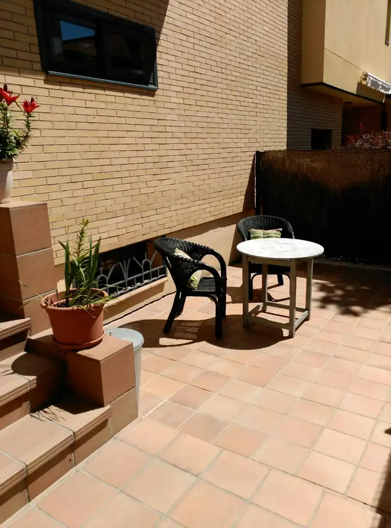 Terraza de Piso para compartir en Leganés con Calefacción, Jardín privado y Amueblado