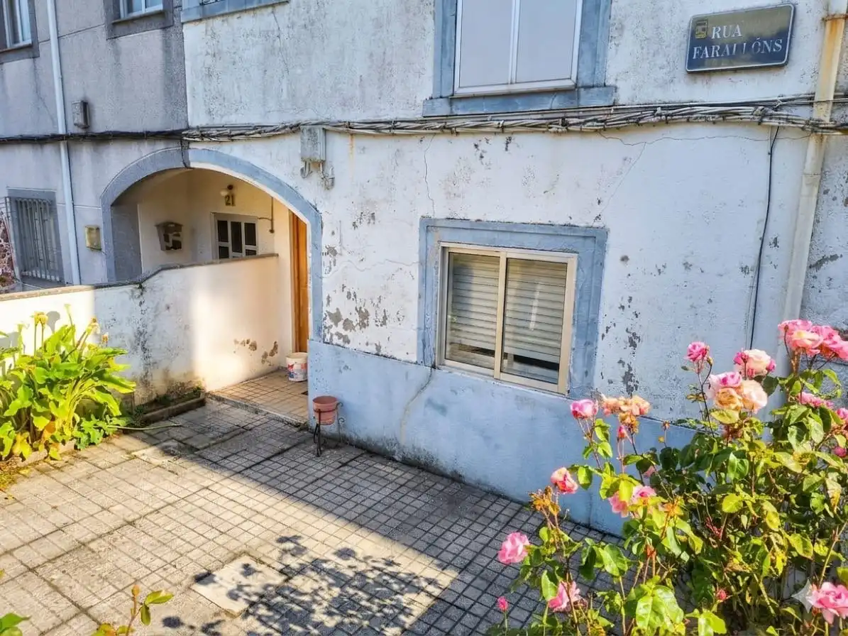 Vista exterior de Casa adosada en venta en Lugo con Jardín privado y Terraza