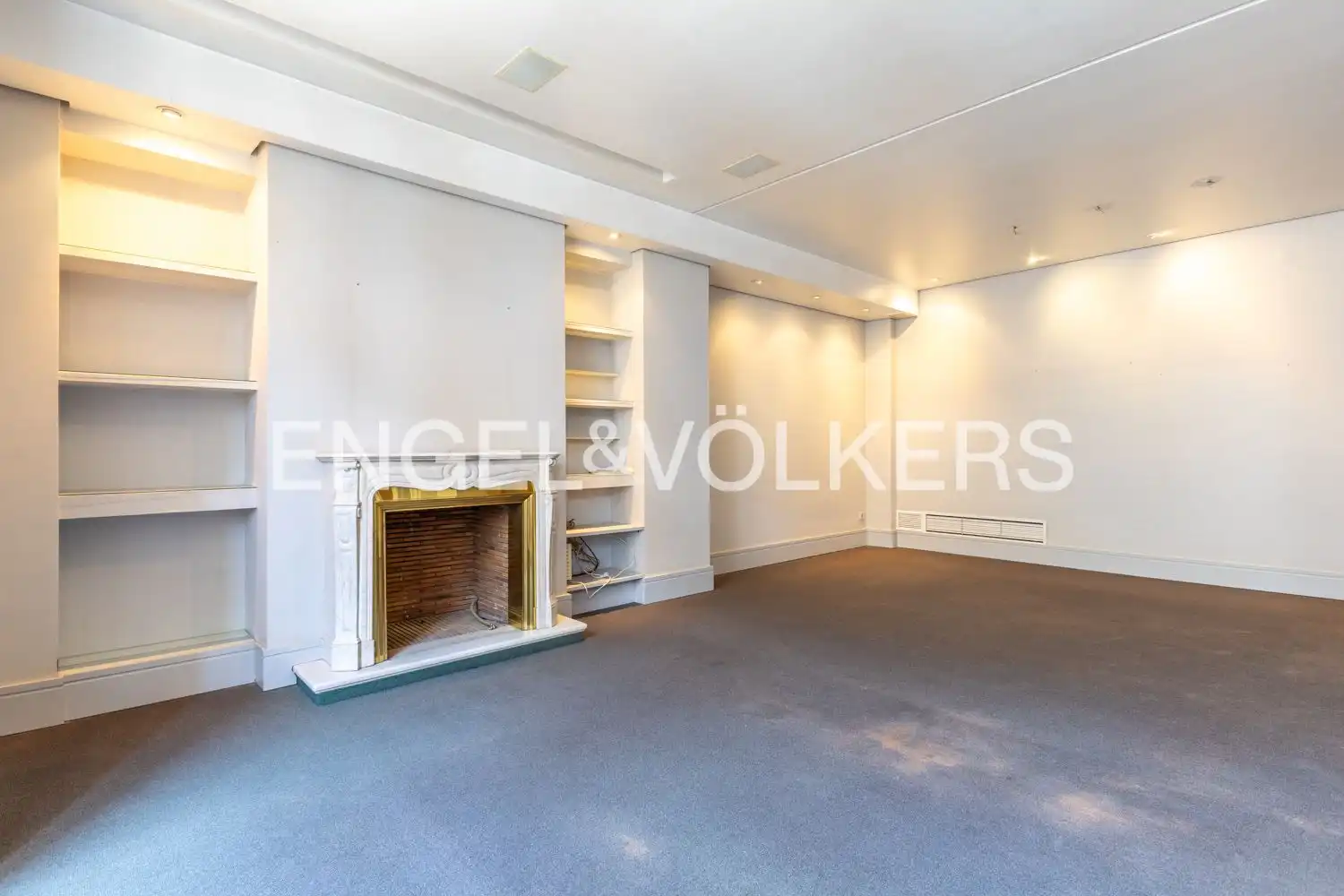 Flat for rent in  Valencia Capital  with Air Conditioner, Heating and Balcony