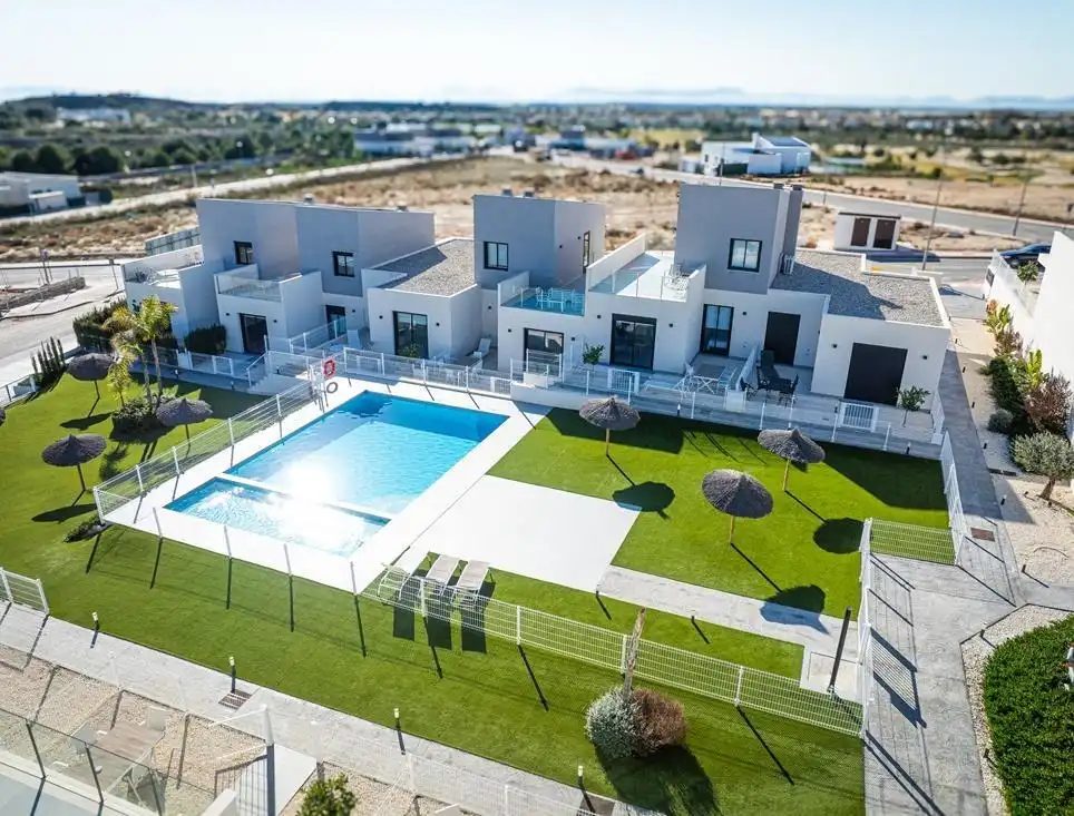Vista exterior de Casa adosada en venta en Murcia con Aire acondicionado, Calefacción y Jardín privado