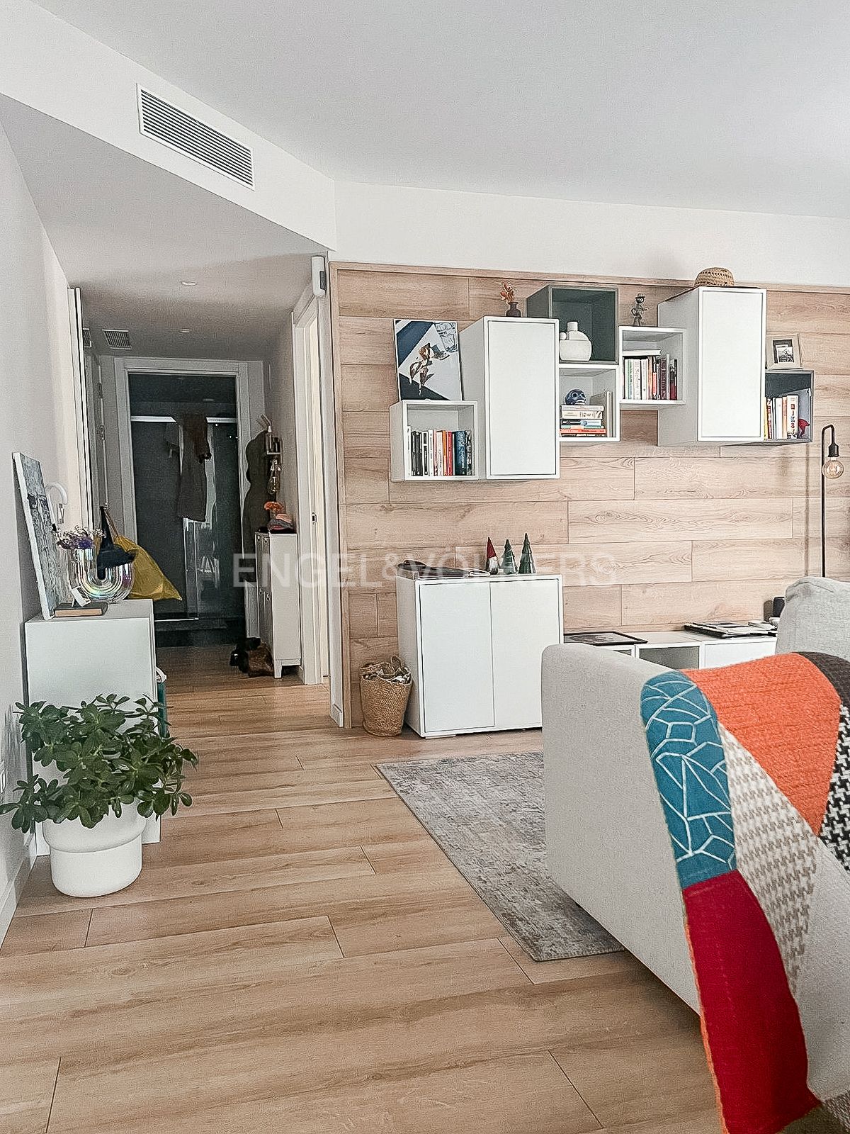 Living room of Apartment to rent in L'Hospitalet de Llobregat  with Air Conditioner, Heating and Parquet flooring