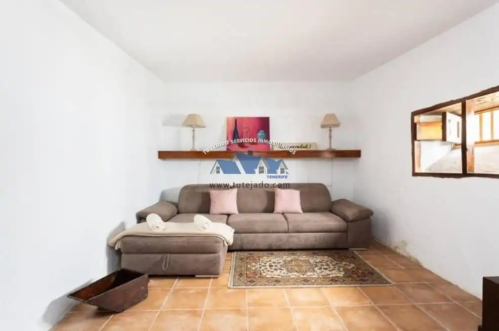 Sala d'estar de Casa o xalet en venda en El Tanque amb Moblat