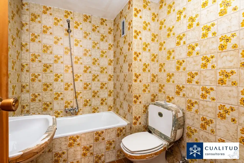 Baño de Piso en venta en Castellón de la Plana / Castelló de la Plana con Balcón