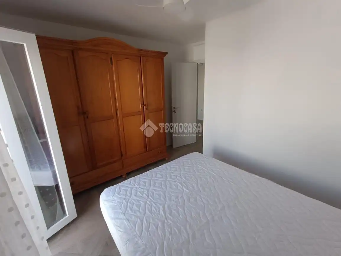 Bedroom of Flat for rent in Sevilla  with Air Conditioner and Balcony