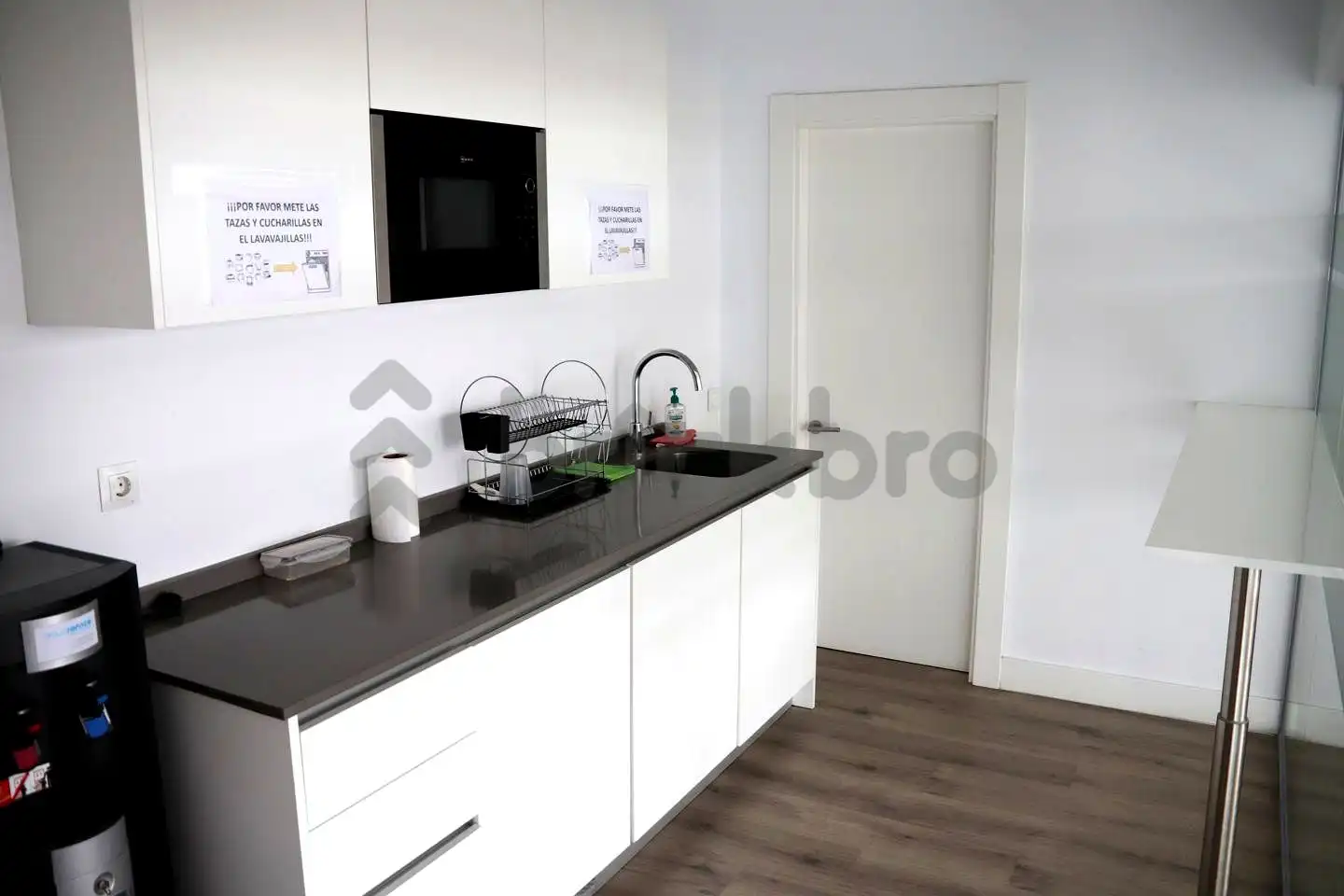 Kitchen of Office for rent in Madrid  with Air Conditioner and Heating