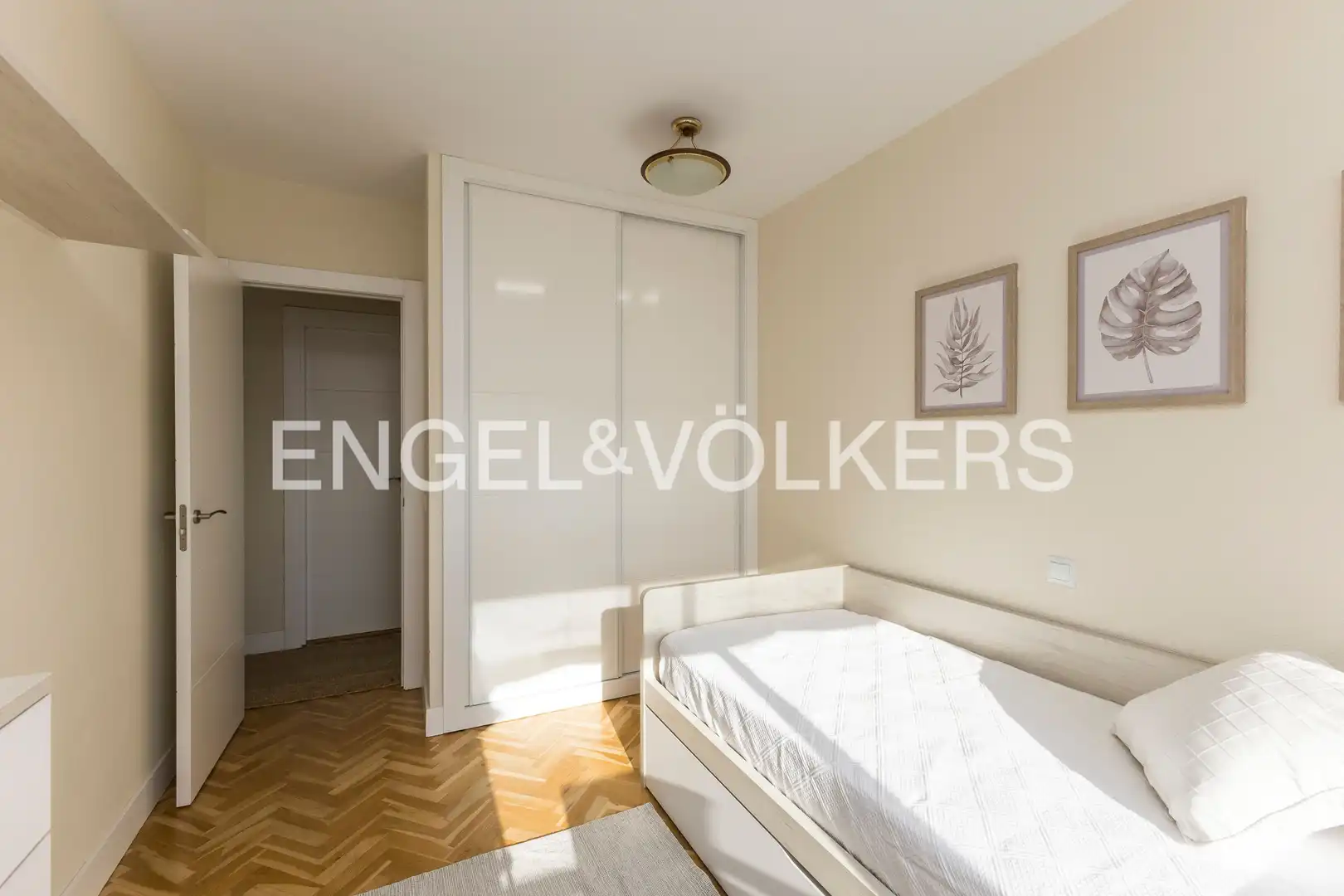 Habitación de Piso de alquiler en Madrid con Aire acondicionado, Calefacción y Jardín privado