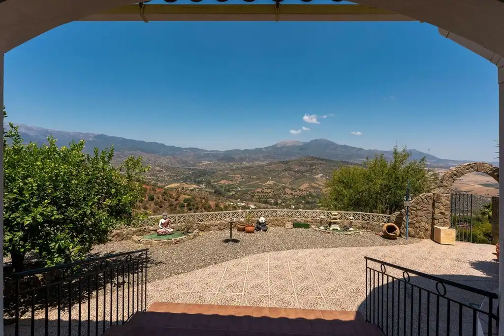 Terrassa de Finca rústica en venda en Guaro amb Aire condicionat, Jardí privat i Terrassa
