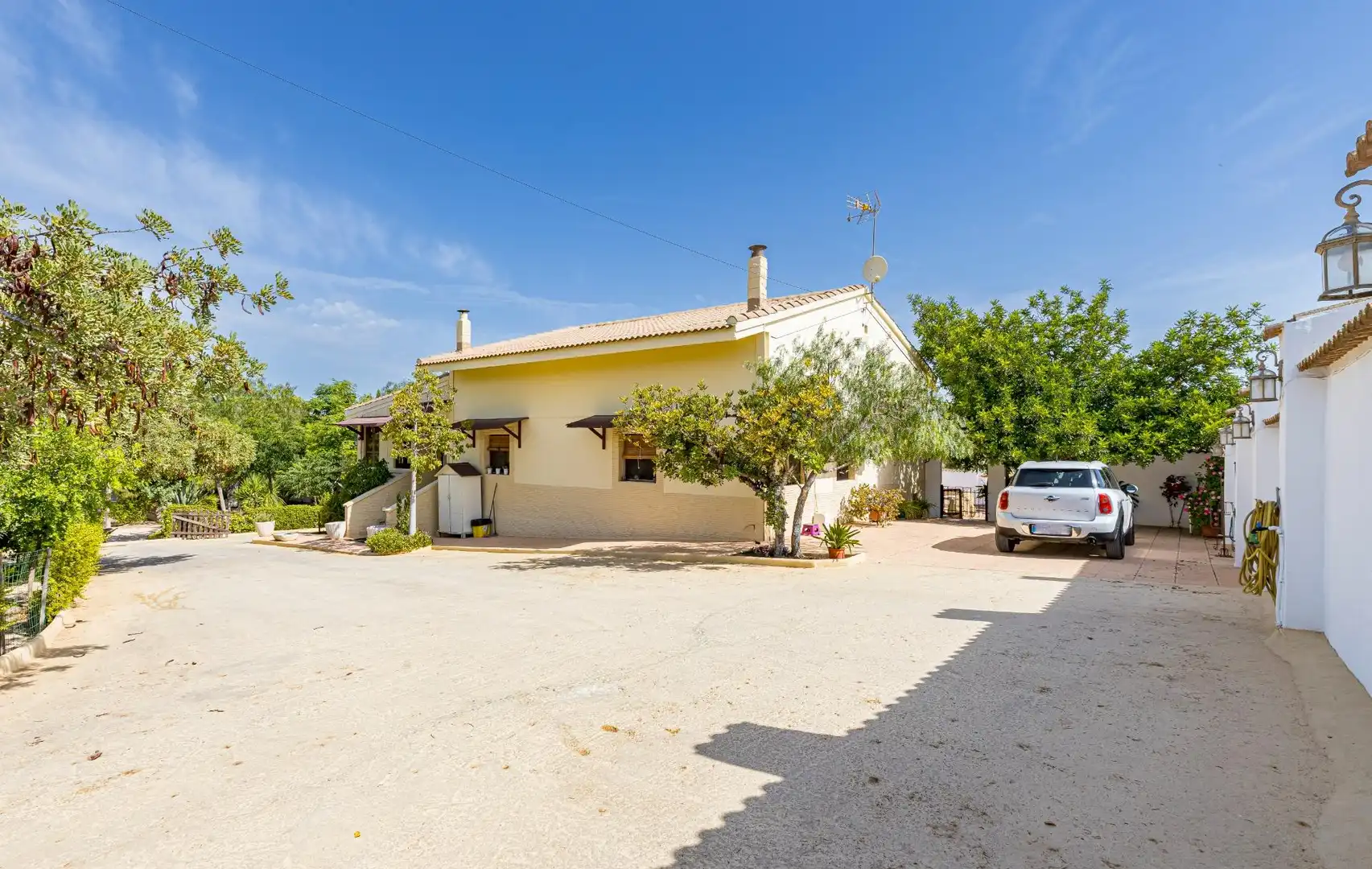 Vista exterior de Casa o xalet en venda en Molina de Segura amb Aire condicionat, Jardí privat i Terrassa
