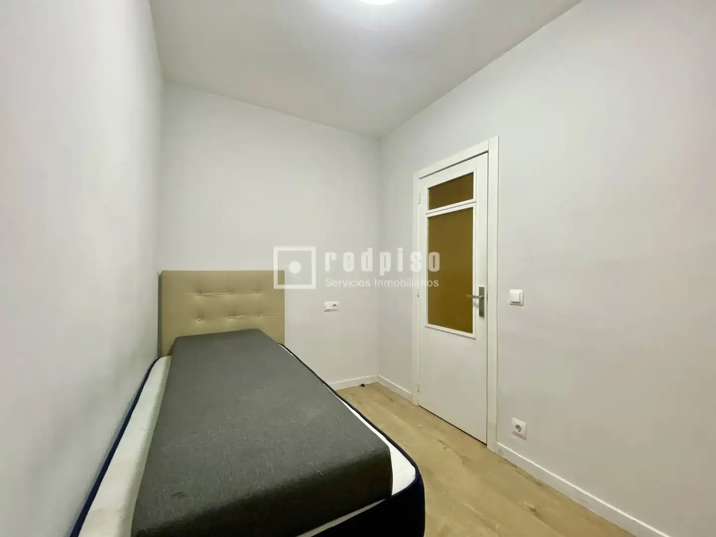 Bedroom of Flat for sale in Barcelona