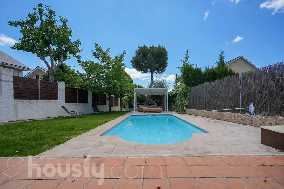 Piscina de Casa o xalet en venda en Pozuelo de Alarcón amb Aire condicionat, Calefacció i Jardí privat