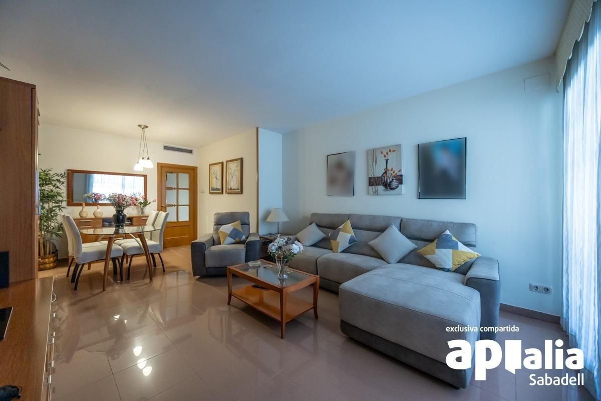 Sala d'estar de Planta baixa en venda en Sabadell amb Calefacció, Terrassa i Alarma