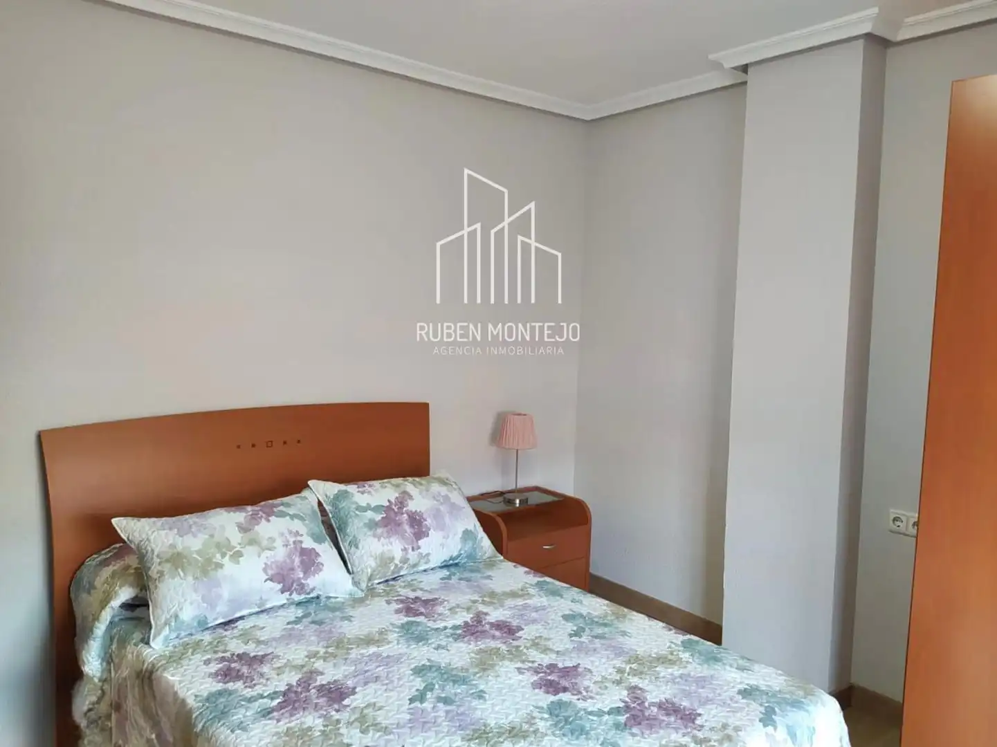 Dormitori de Àtic de lloguer en Salamanca amb Calefacció, Parquet i Terrassa