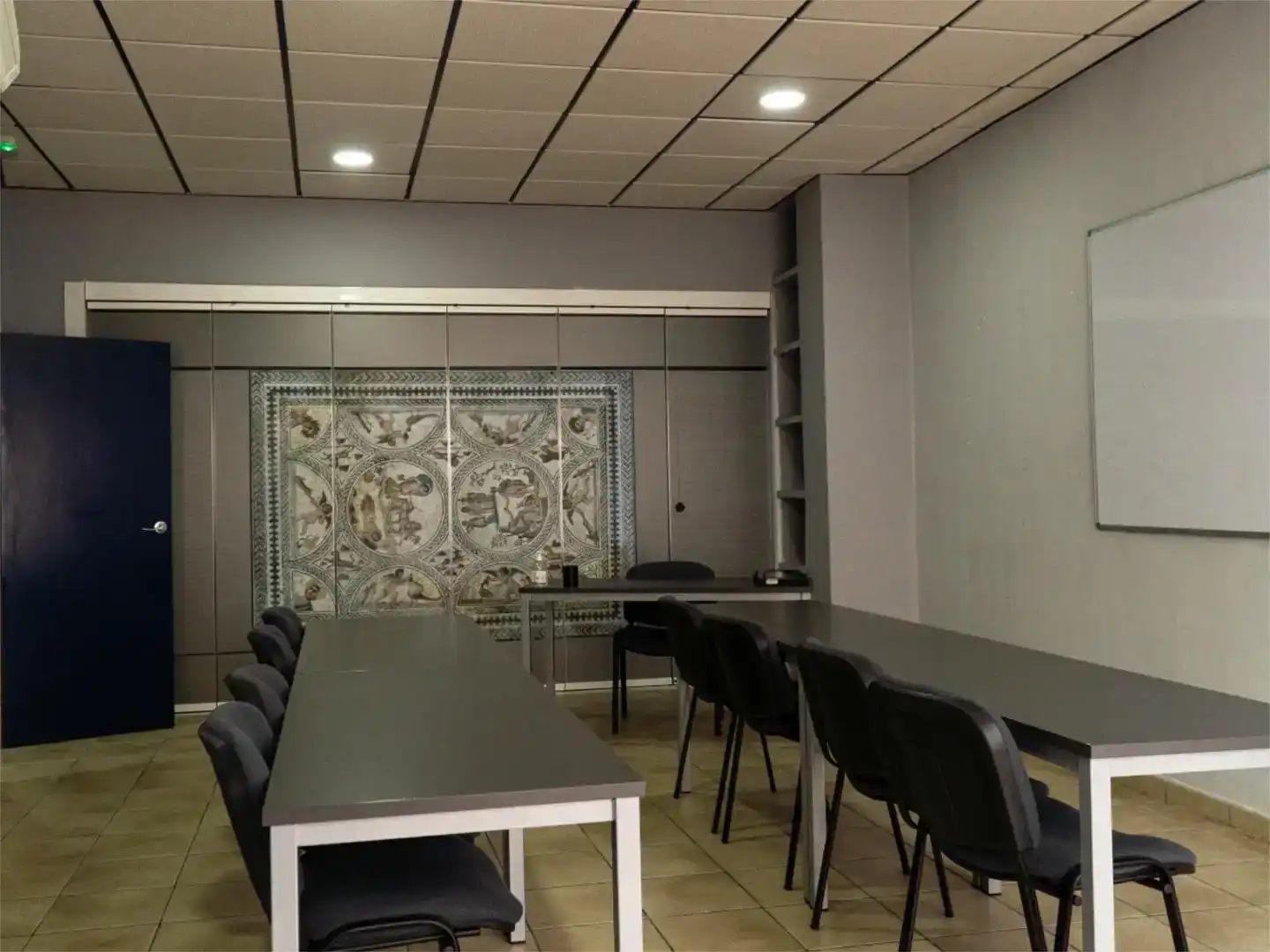 Esszimmer von Geschaftsraum zur Miete in Linares mit Klimaanlage und Möbliert