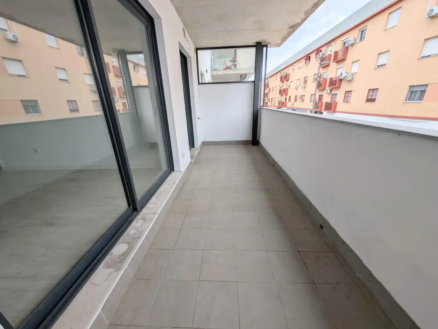 Terrasse von Wohnung zur Miete in Camas mit Klimaanlage, Heizung und Terrasse