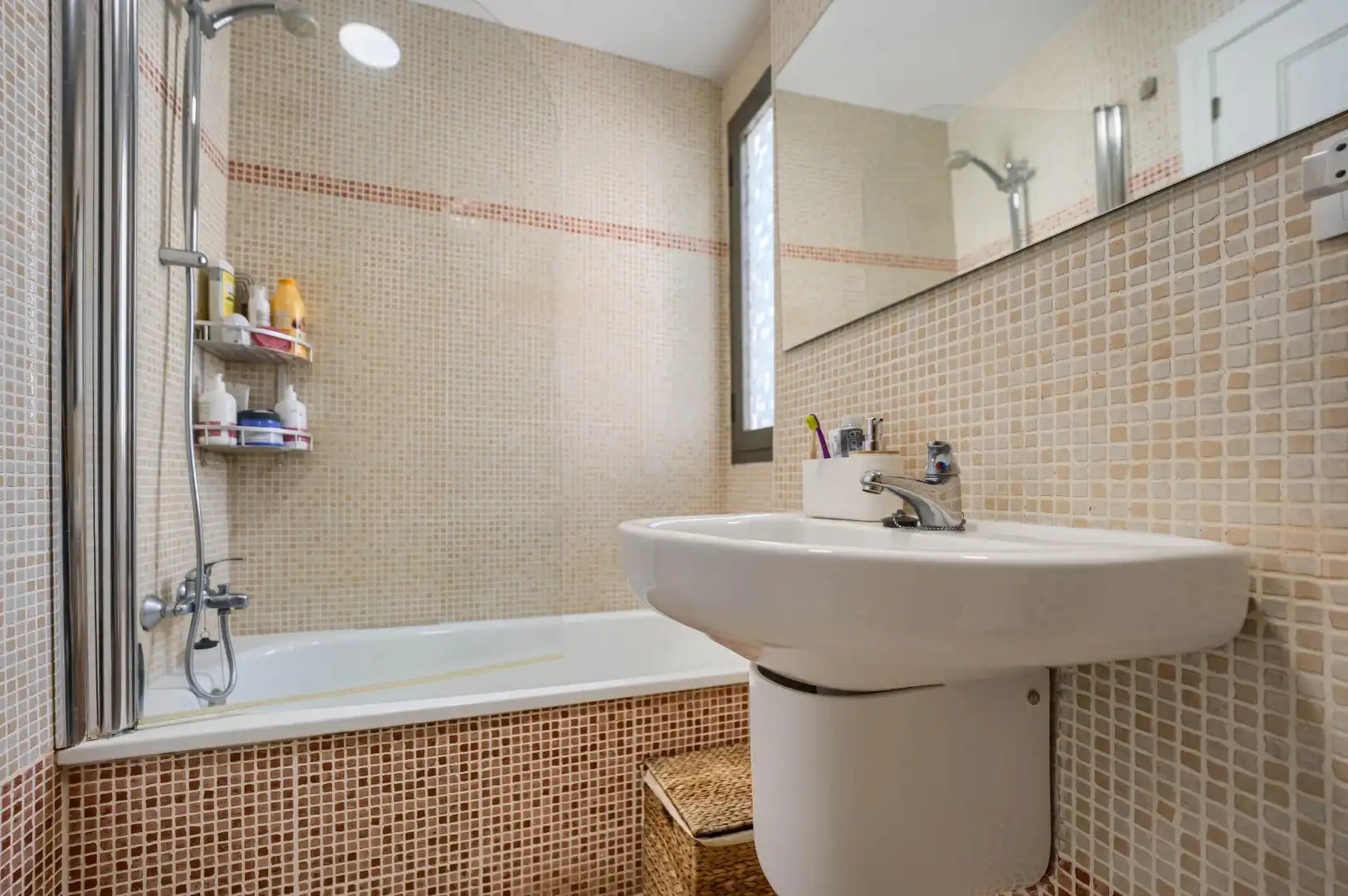 Baño de Piso en venta en Mairena del Aljarafe con Aire acondicionado, Calefacción y Jardín privado