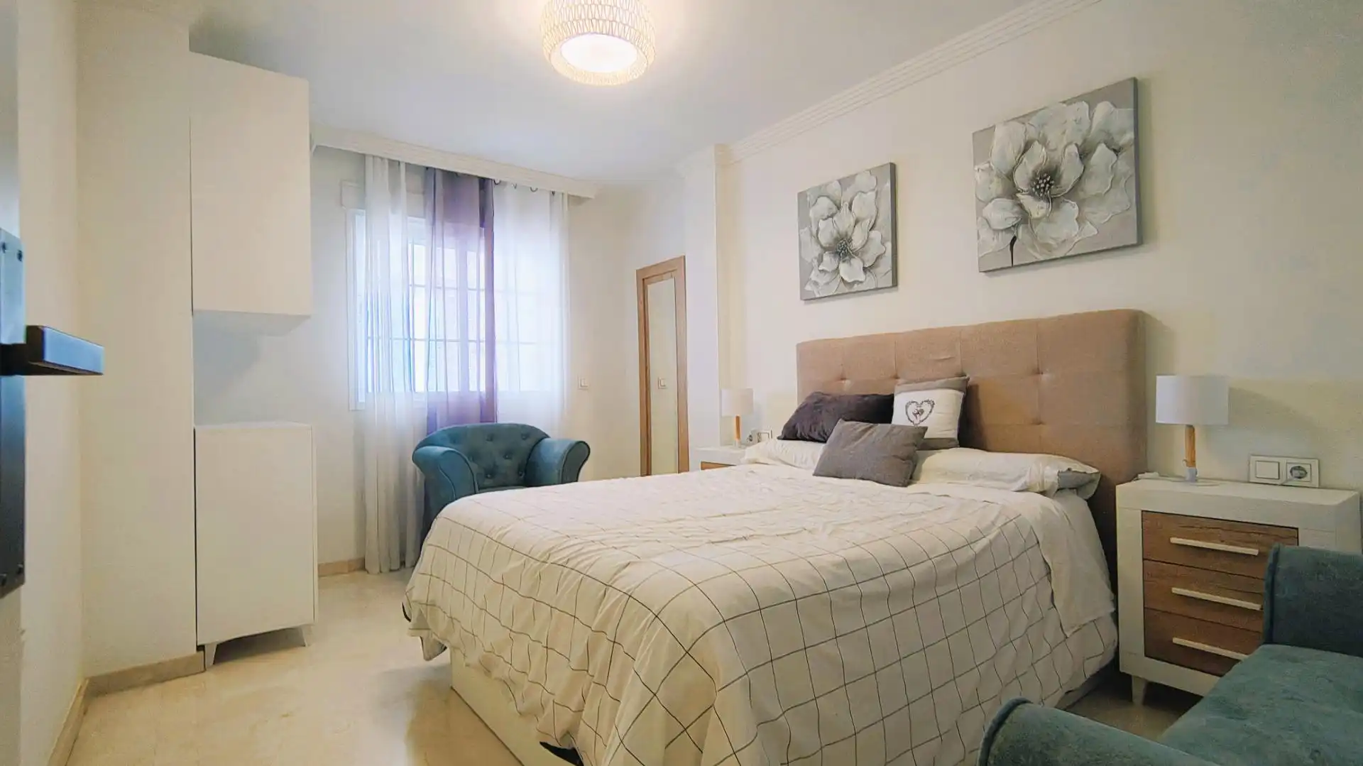 Schlafzimmer von Wohnungen zum Verkauf in Marbella mit Klimaanlage, Privatgarten und Terrasse
