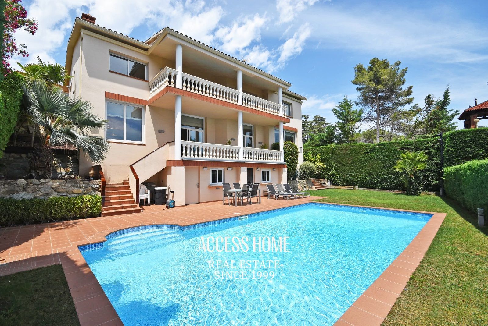 Vista exterior de Casa o xalet en venda en Cabrils amb Calefacció, Piscina i Alarma