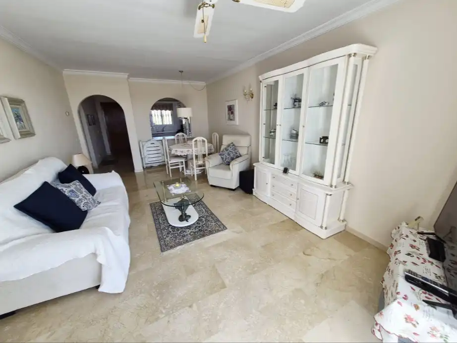 Sala d'estar de Apartament en venda en Mijas amb Aire condicionat, Terrassa i Moblat