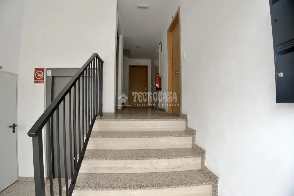 Flat with terrace for sale in Santa María del Águila, imagen 2