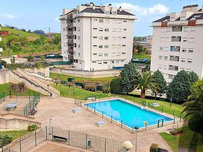 Piscina de Pis en venda en Castro-Urdiales amb Terrassa