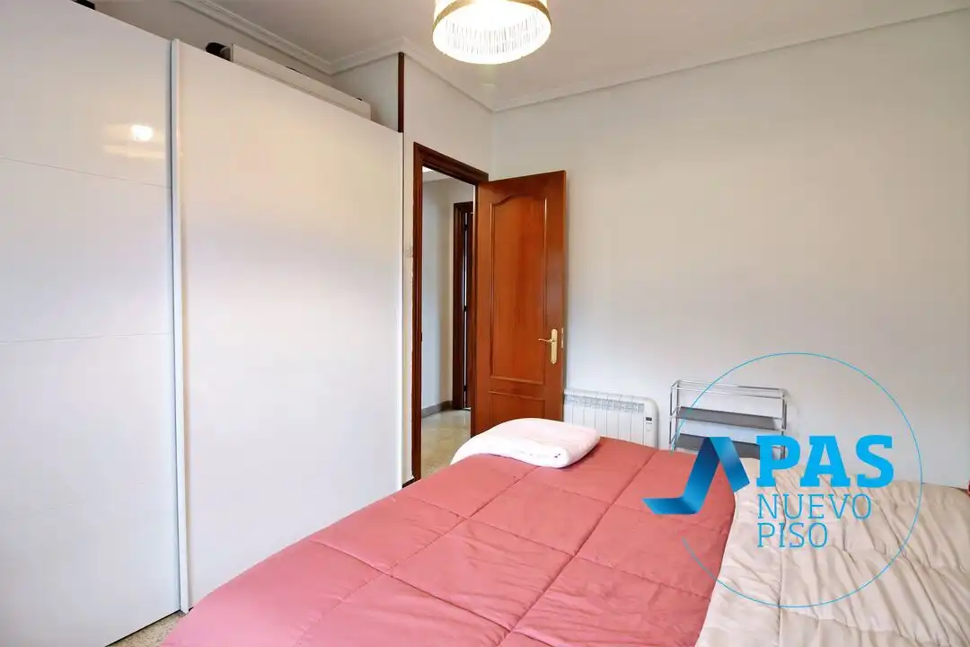 Habitación de Piso en venta en Torrelavega  con Terraza y Balcón