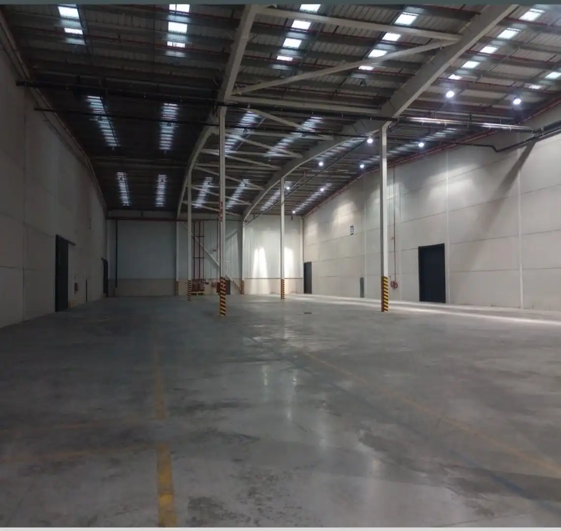 Industrial buildings for rent in Carmona